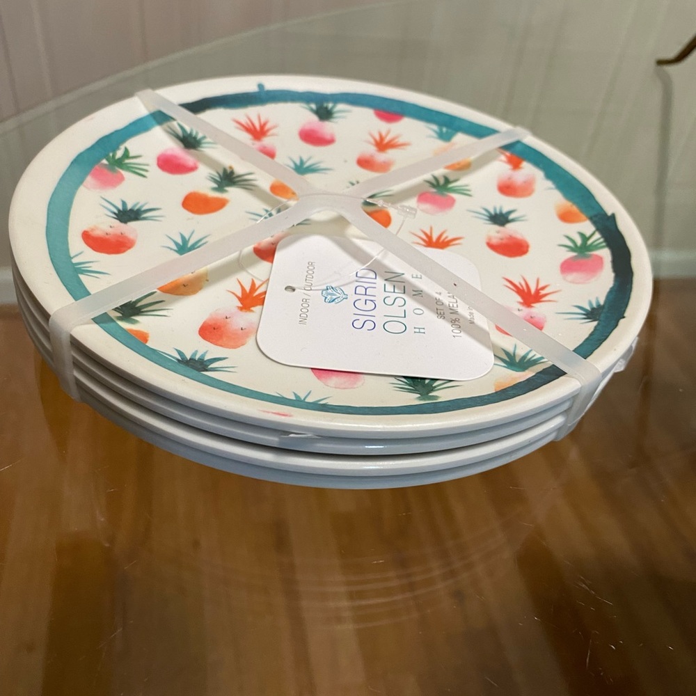 Brand New Sigrid Olsen Salad/Dessert Plates 7.5”